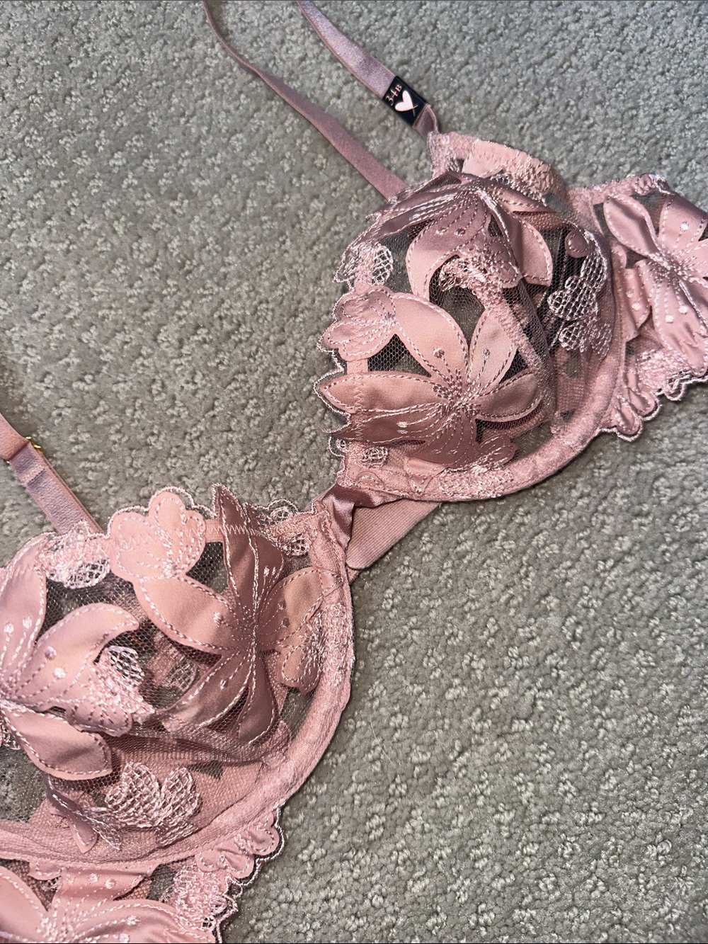New! VS Very Sexy Luxe Plunge Sheer Floral Lace Underwire Bra - 34B
